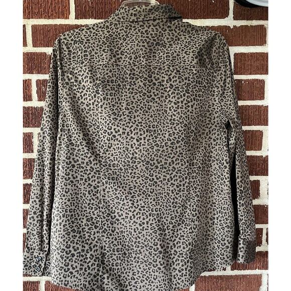 Chico’s No Iron Coolmax All Season Leopard Print Button Down Shirt Size 1(M/8) - Picture 2 of 3